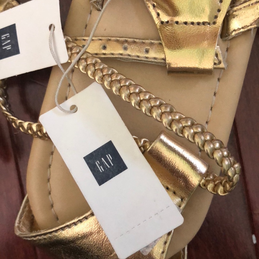 GAP SANDALS!! - Picture 2 of 3